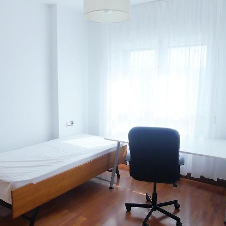 Apartamento Luminoso, Funcional Y Amplio En Zona Hospitalaria パンプローナ エクステリア 写真