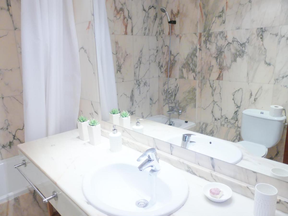 Apartamento Luminoso, Funcional Y Amplio En Zona Hospitalaria パンプローナ エクステリア 写真